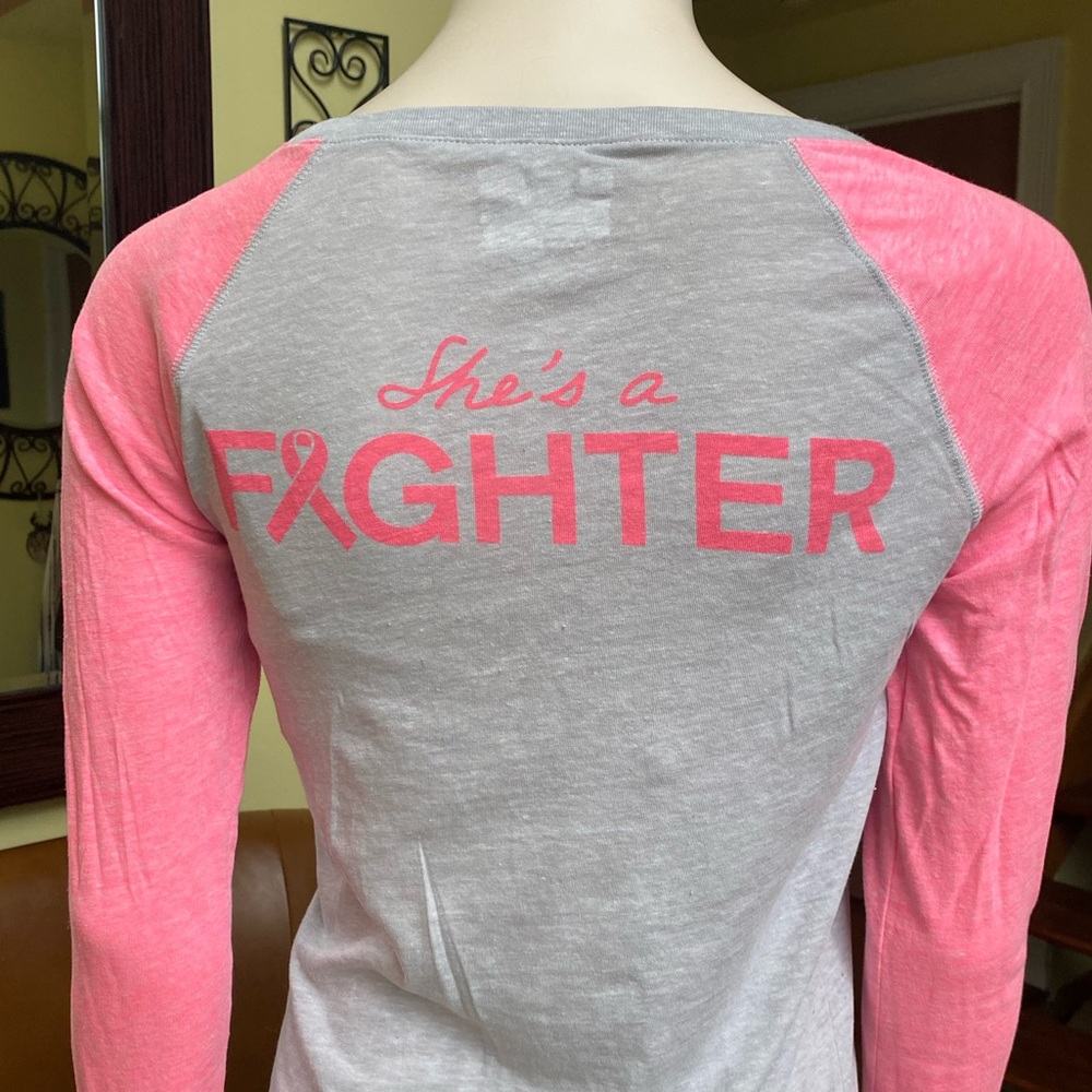 Under Armour 💗 Breast Cancer “ she’s a fighter” t-shirt -small- semi-fitted.
